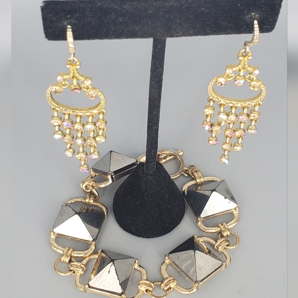 Gray Pyramid Goldtone Bracelet and AB Goldtone Chandelier Earrings Set - Picture 2 of 16